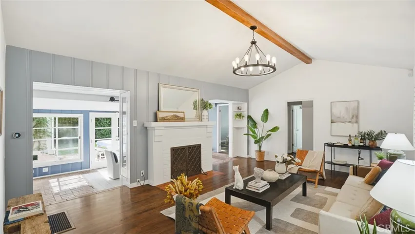 13360 Magnolia, Sherman Oaks, California 91423