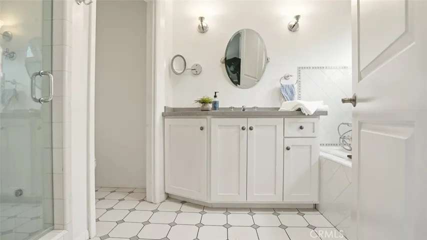 13360 Magnolia, Sherman Oaks, California 91423