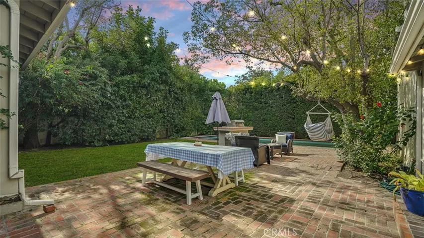 13360 Magnolia, Sherman Oaks, California 91423