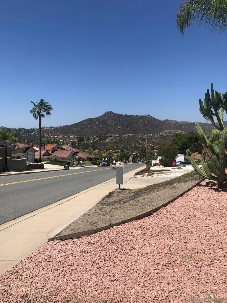 2552 Wind River Rd, El Cajon, California 92019 home-pic-38