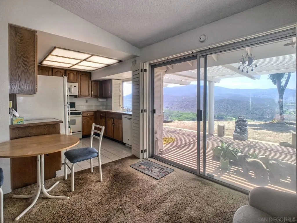 2552 Wind River Rd, El Cajon, California 92019 home-pic-17