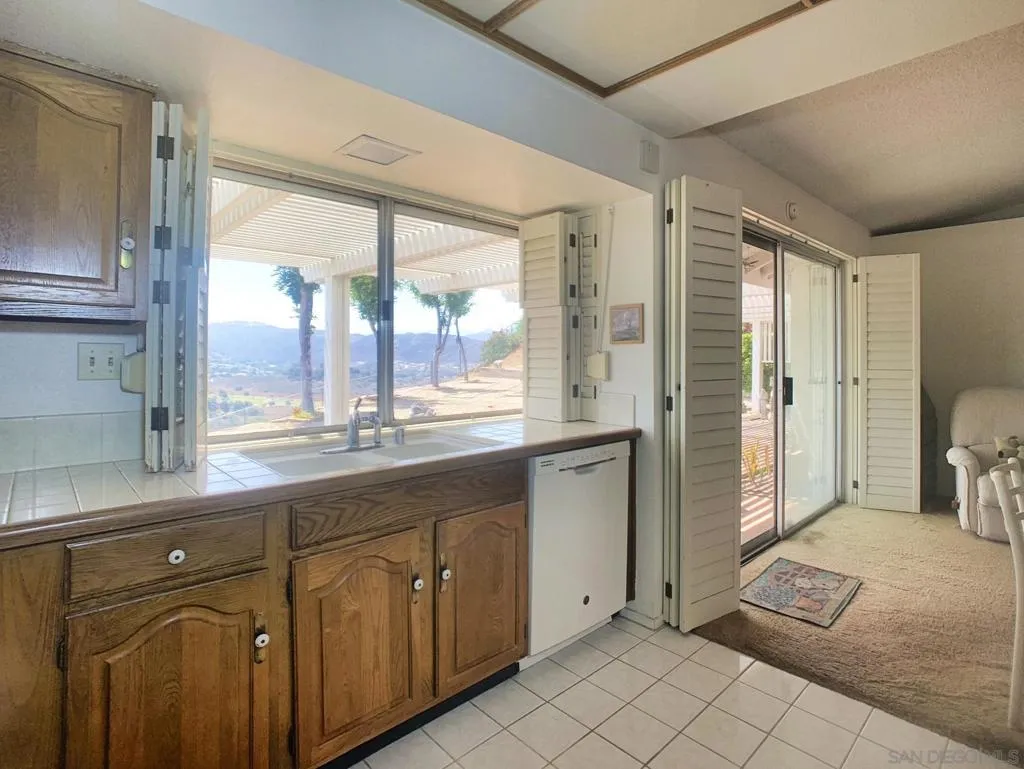 2552 Wind River Rd, El Cajon, California 92019 home-pic-16