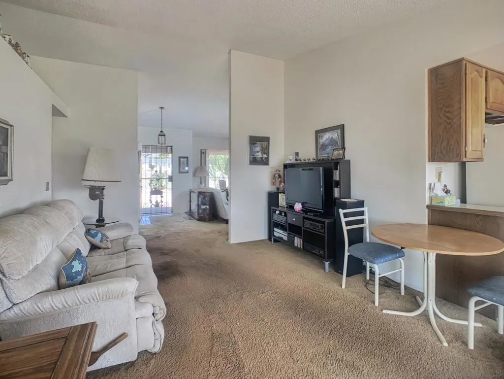 2552 Wind River Rd, El Cajon, California 92019 home-pic-9
