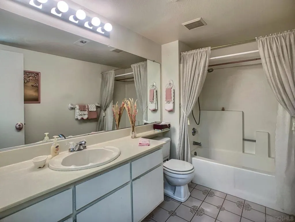 2552 Wind River Rd, El Cajon, California 92019 home-pic-26