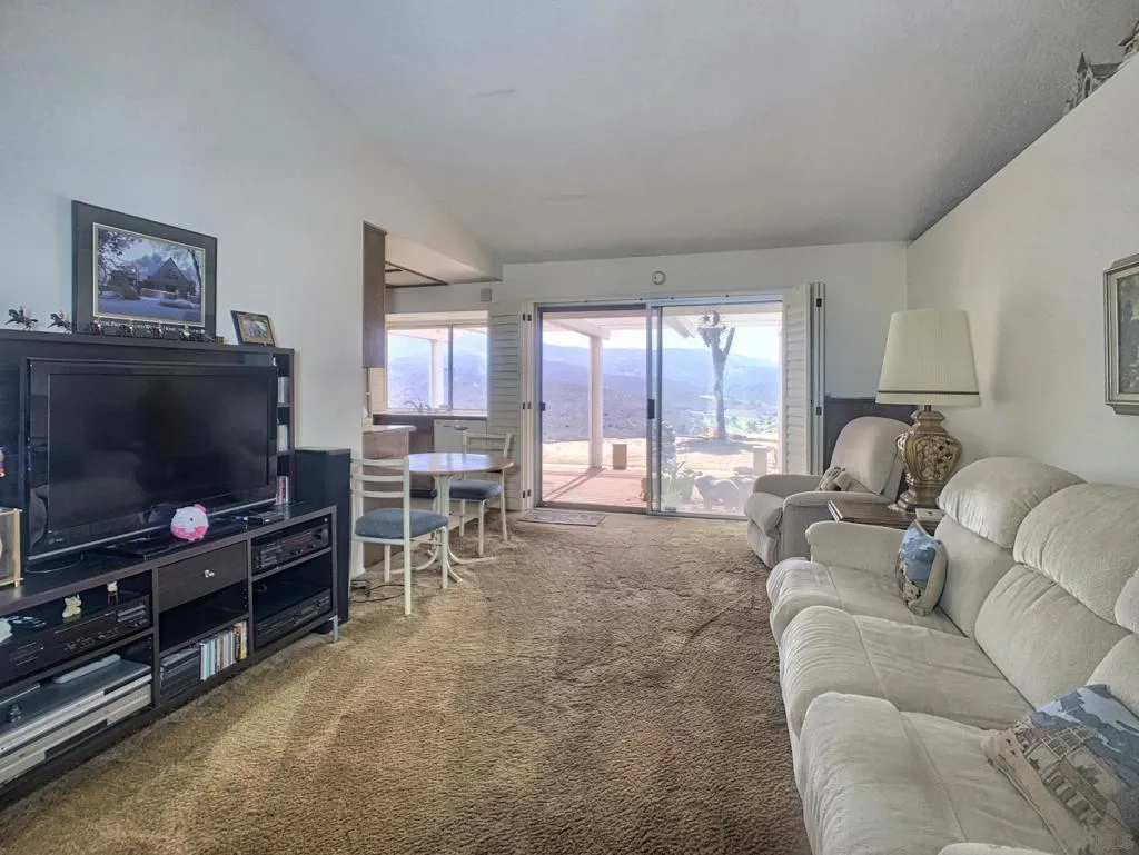 2552 Wind River Rd, El Cajon, California 92019 home-pic-8