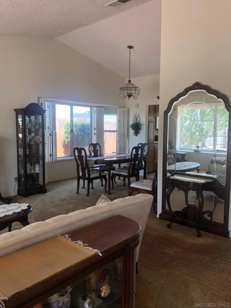 2552 Wind River Rd, El Cajon, California 92019 home-pic-12