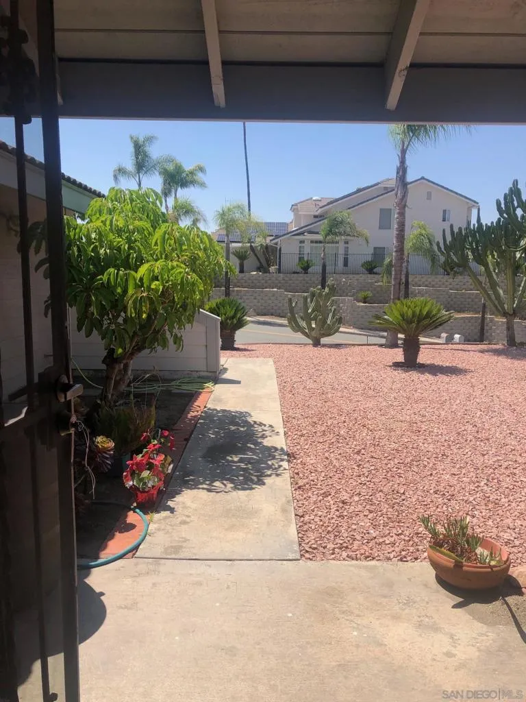 2552 Wind River Rd, El Cajon, California 92019 home-pic-34