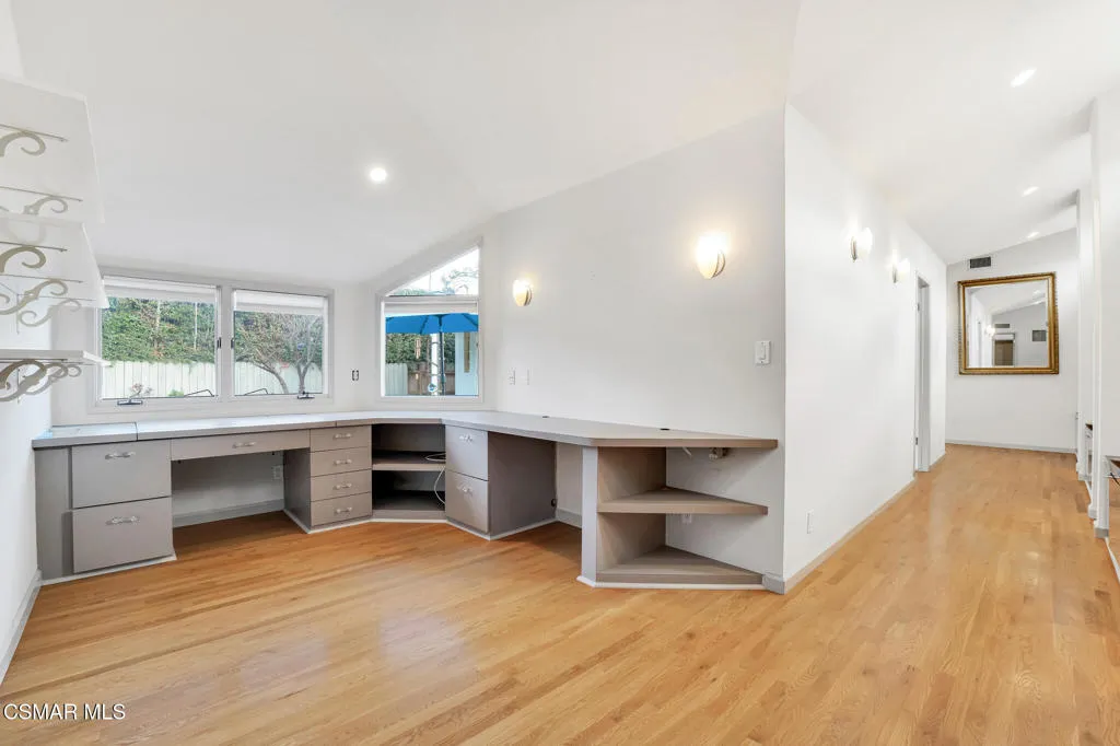 4219 Shadyglade Avenue, Studio City, California 91604 home-pic-17