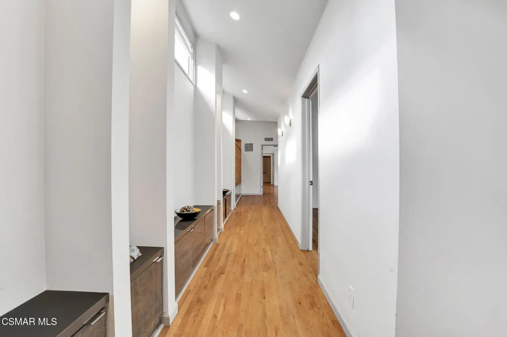 4219 Shadyglade Avenue, Studio City, California 91604 home-pic-18