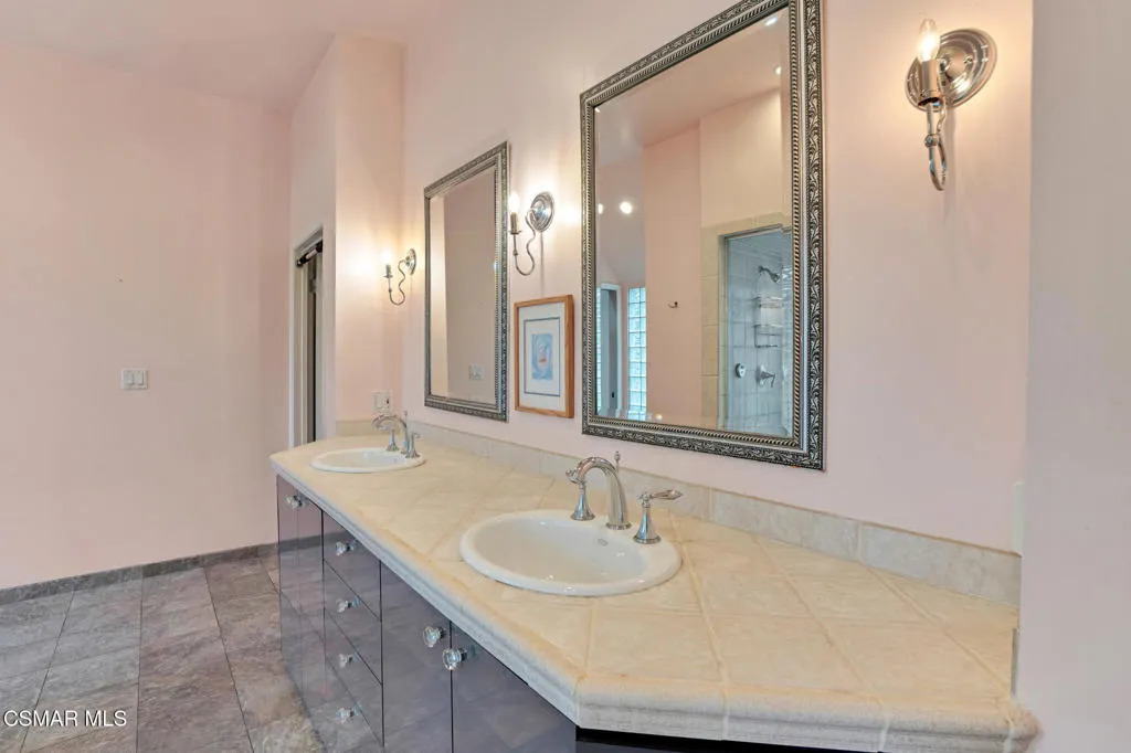 4219 Shadyglade Avenue, Studio City, California 91604 home-pic-23