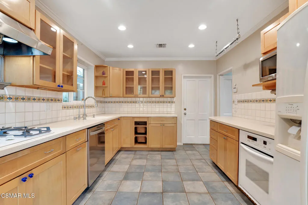 4219 Shadyglade Avenue, Studio City, California 91604 home-pic-5