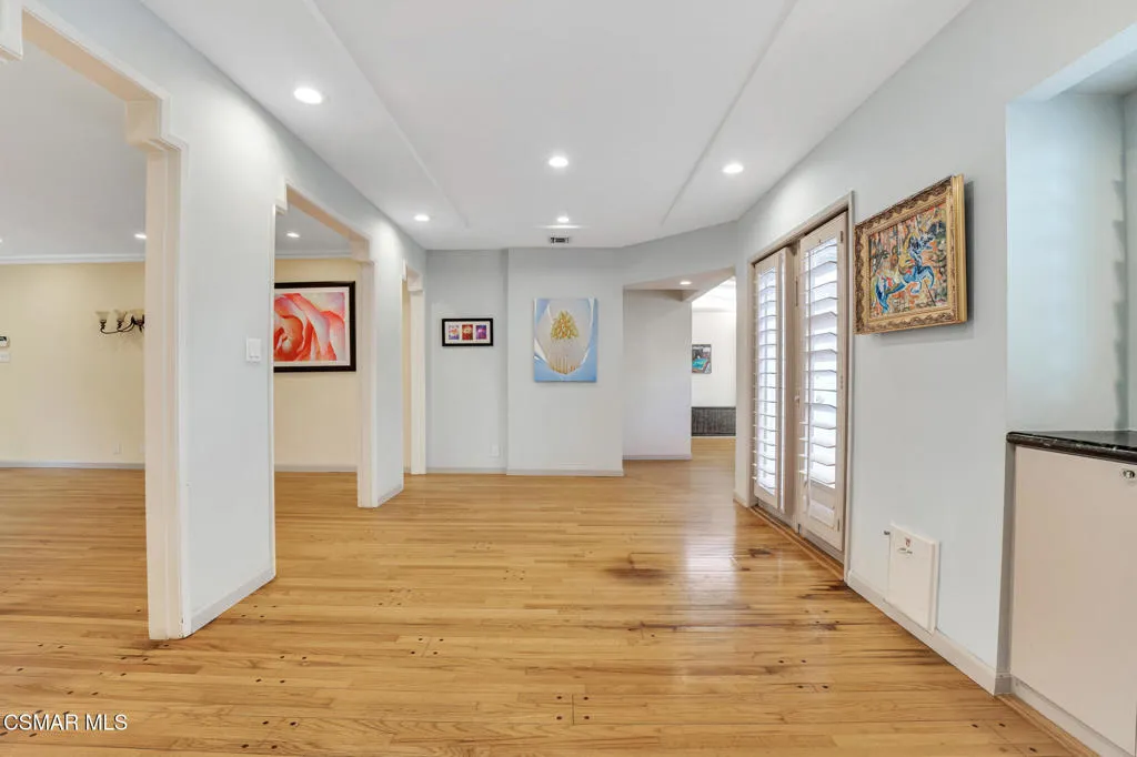 4219 Shadyglade Avenue, Studio City, California 91604 home-pic-9