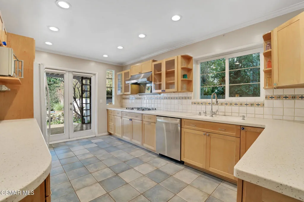 4219 Shadyglade Avenue, Studio City, California 91604 home-pic-11