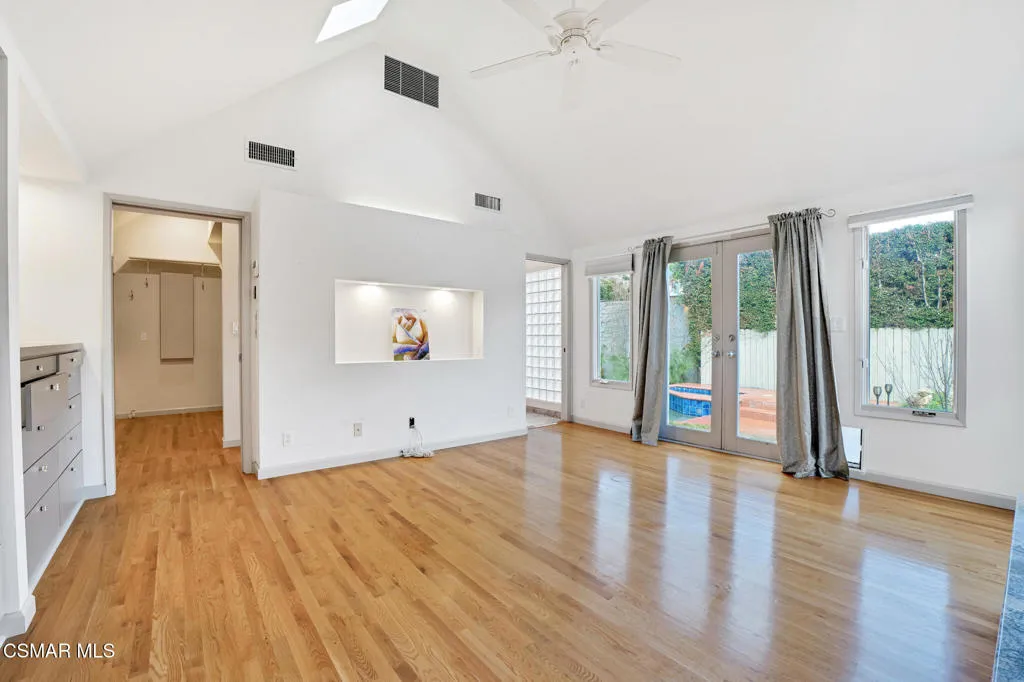 4219 Shadyglade Avenue, Studio City, California 91604 home-pic-20