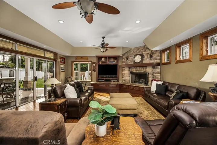 Views to the back and plenty of room for eveyone