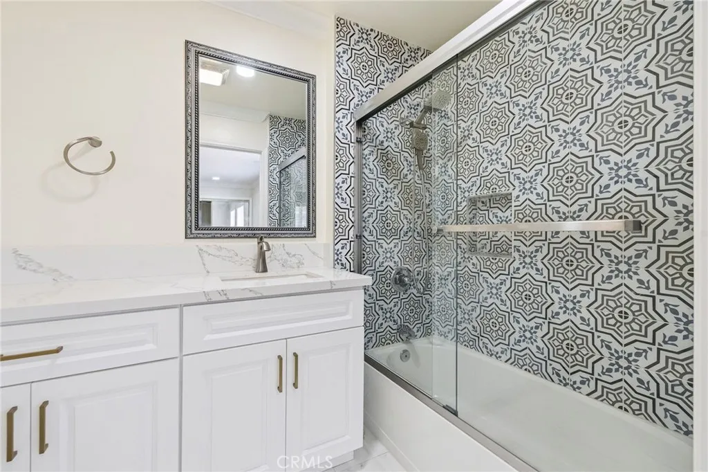 2104 Crenshaw Boulevard, Los Angeles, California 90016 home-pic-36