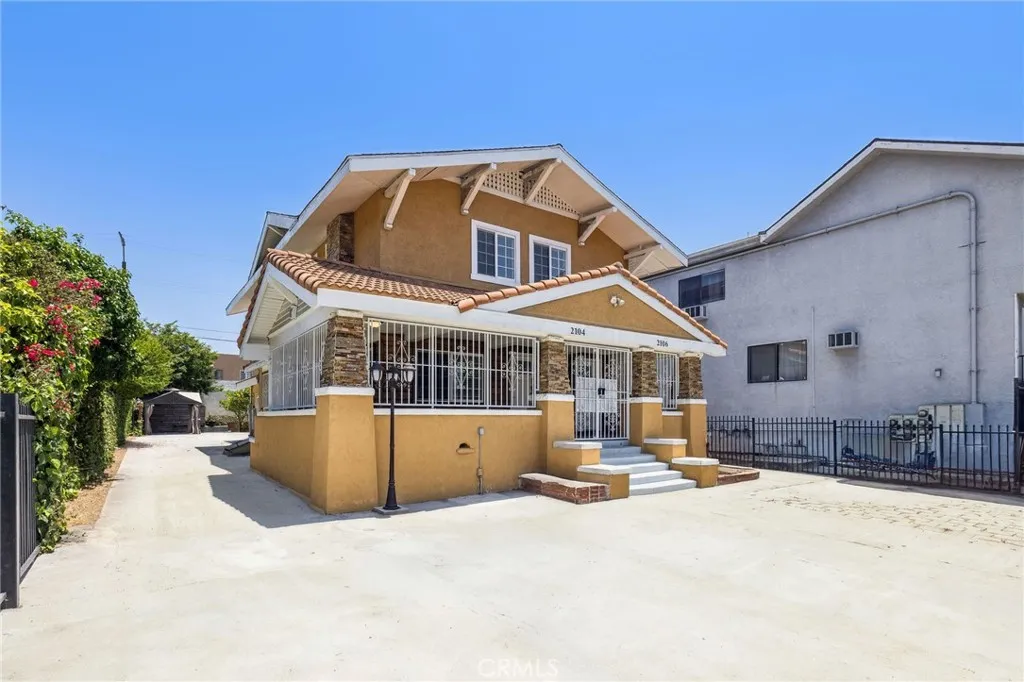 2104 Crenshaw Boulevard, Los Angeles, California 90016 home-pic-1