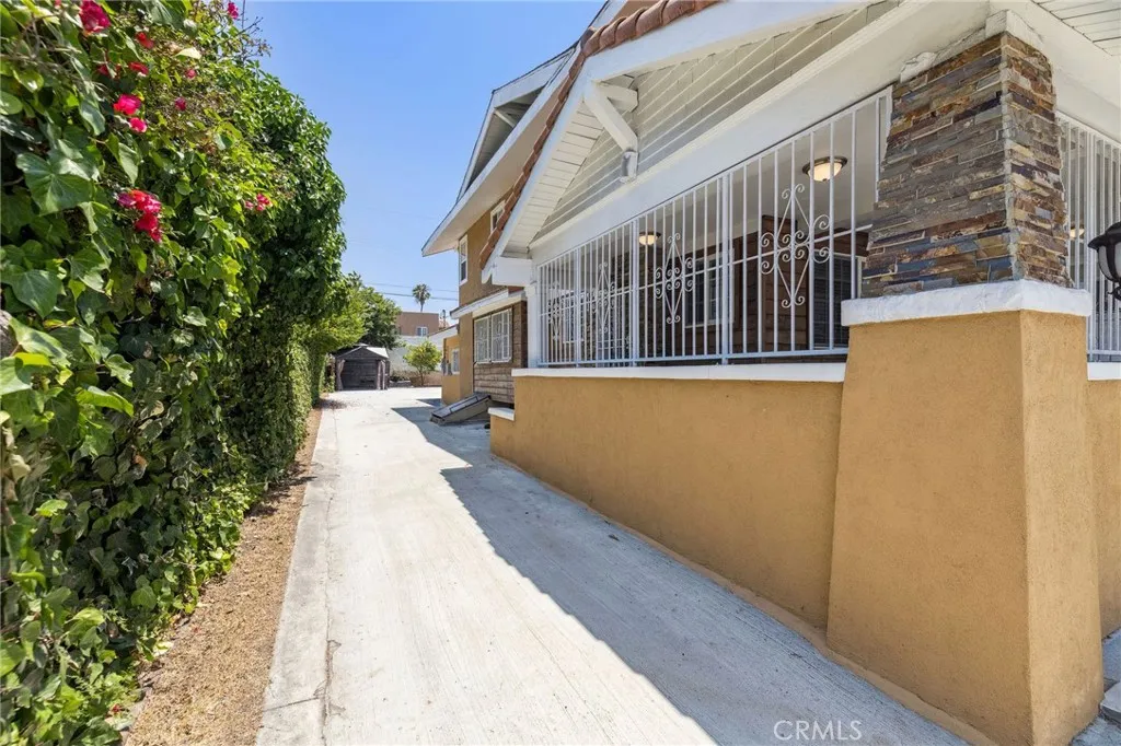 2104 Crenshaw Boulevard, Los Angeles, California 90016 home-pic-38