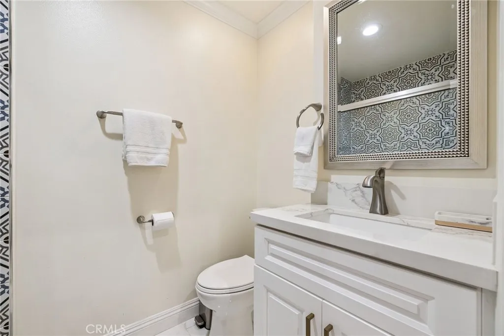 2104 Crenshaw Boulevard, Los Angeles, California 90016 home-pic-16