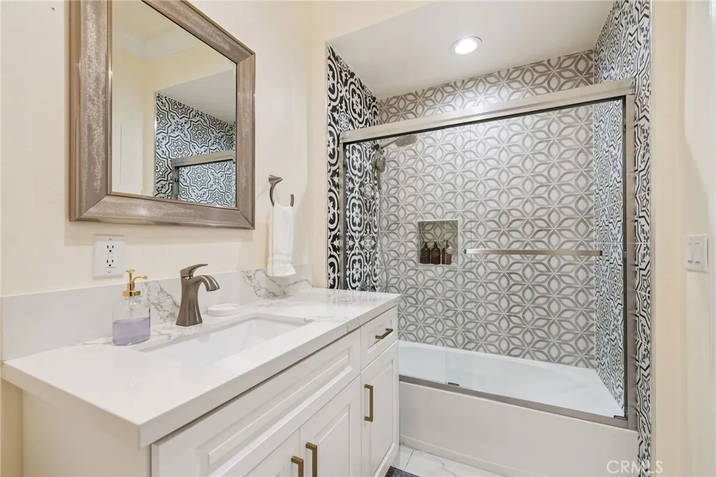 2104 Crenshaw Boulevard, Los Angeles, California 90016 home-pic-18