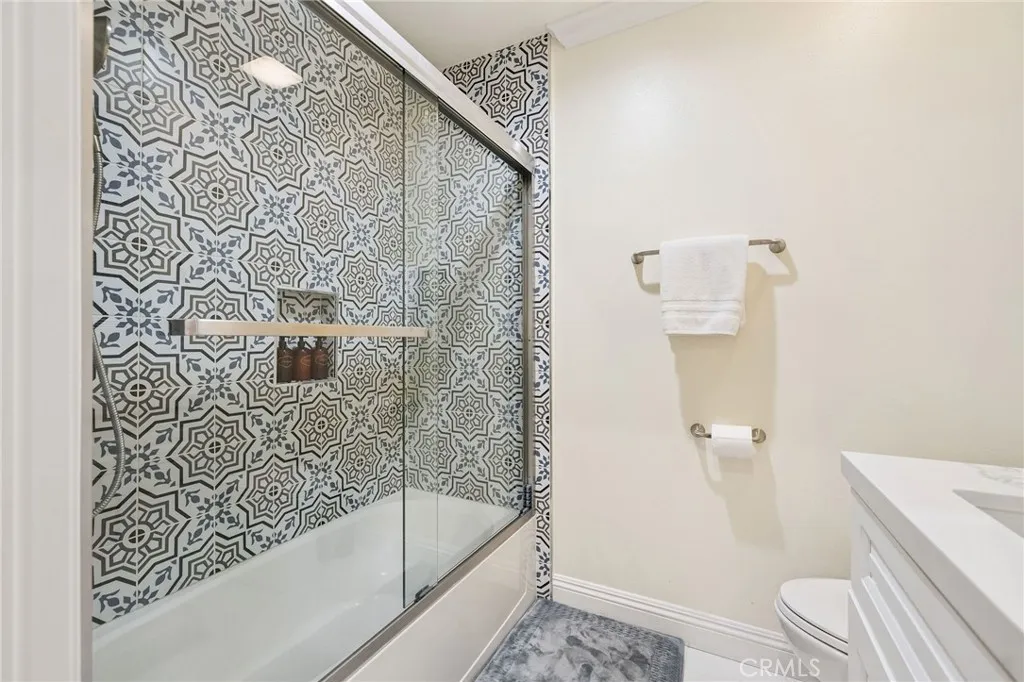 2104 Crenshaw Boulevard, Los Angeles, California 90016 home-pic-17