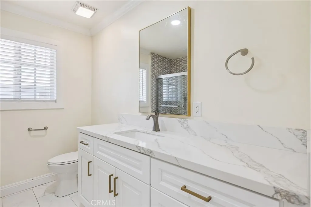 2104 Crenshaw Boulevard, Los Angeles, California 90016 home-pic-30