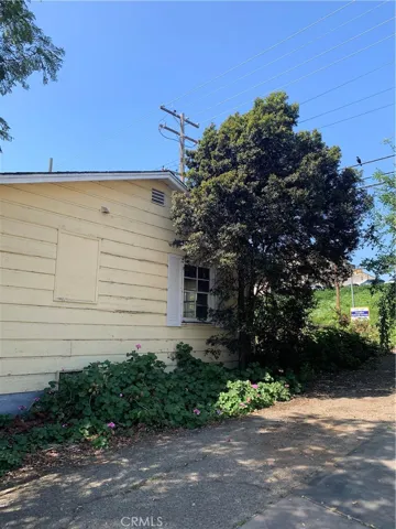 side and driveway
