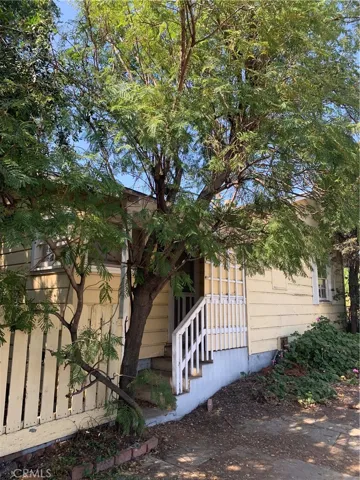 Side Entry - North side
