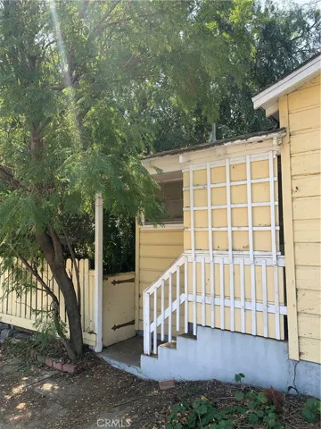 Side entry - north side
