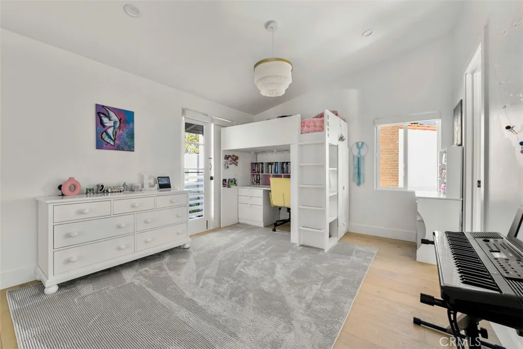 2111 Vista Entrada, Newport Beach, California 92660 home-pic-18