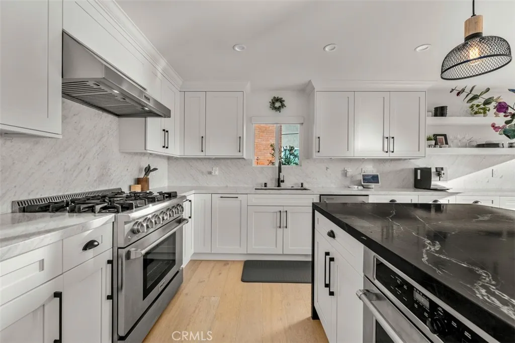 2111 Vista Entrada, Newport Beach, California 92660 home-pic-9