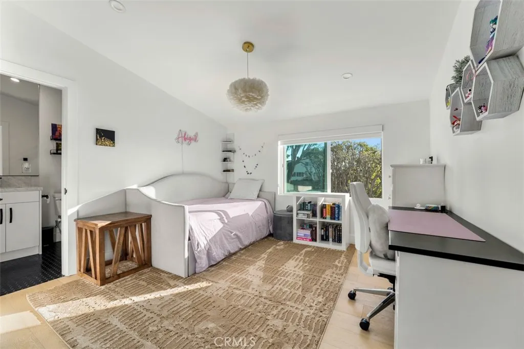 2111 Vista Entrada, Newport Beach, California 92660 home-pic-16