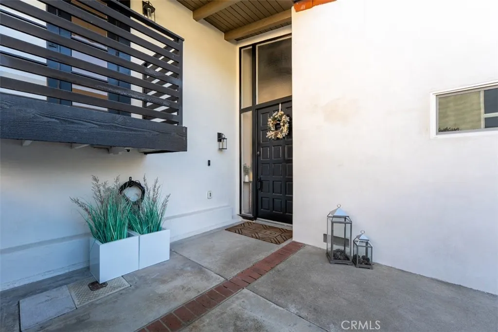 2111 Vista Entrada, Newport Beach, California 92660 home-pic-3