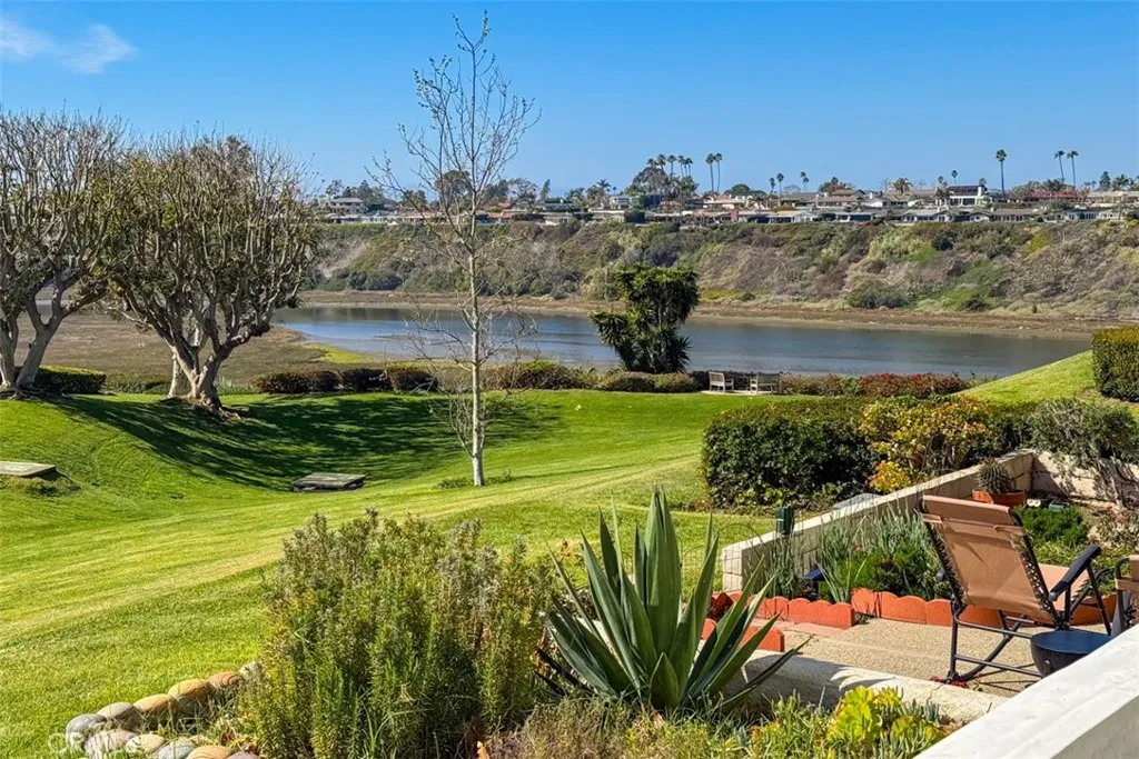 2111 Vista Entrada, Newport Beach, California 92660 home-pic-2