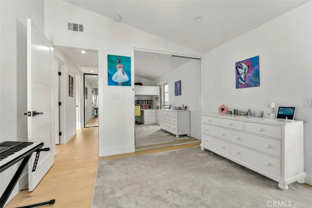 2111 Vista Entrada, Newport Beach, California 92660 home-pic-19