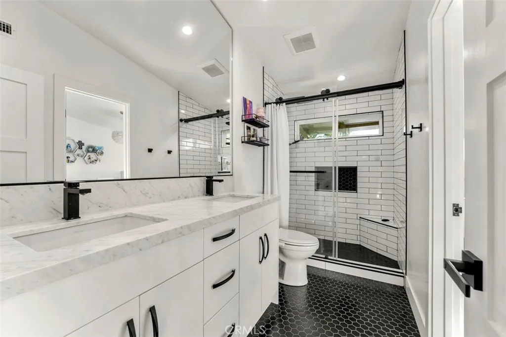 2111 Vista Entrada, Newport Beach, California 92660 home-pic-20