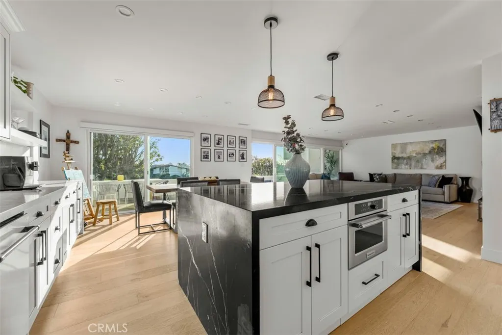 2111 Vista Entrada, Newport Beach, California 92660 home-pic-10