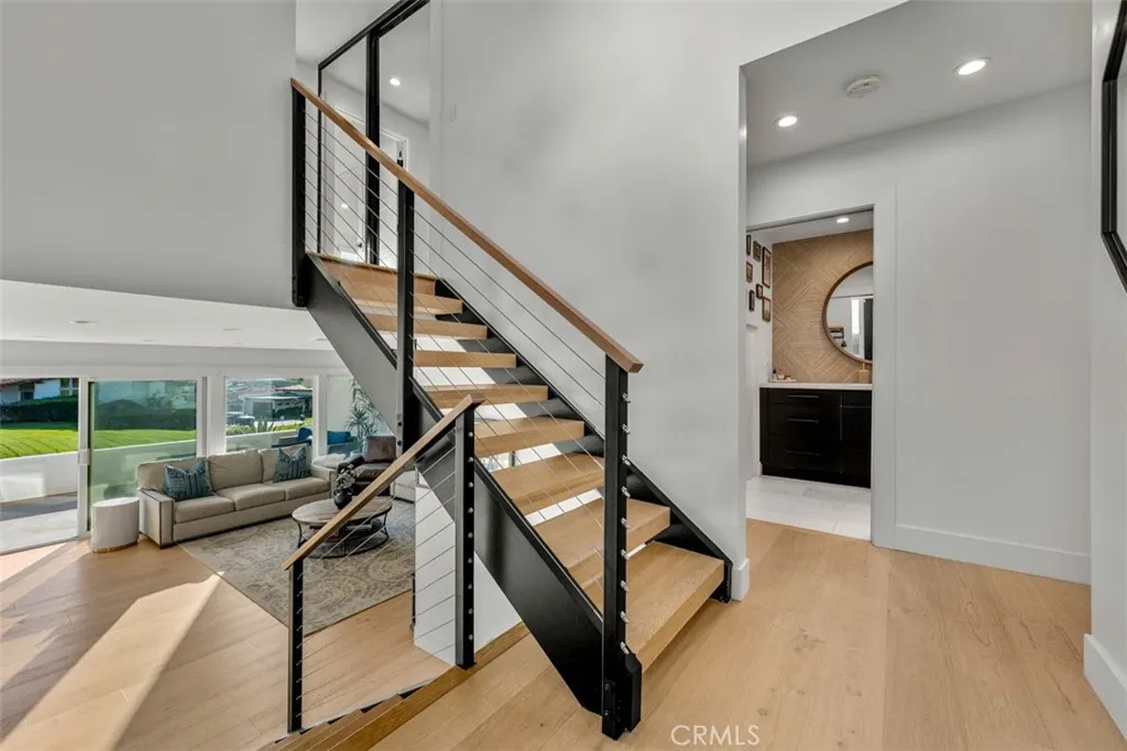 2111 Vista Entrada, Newport Beach, California 92660 home-pic-4