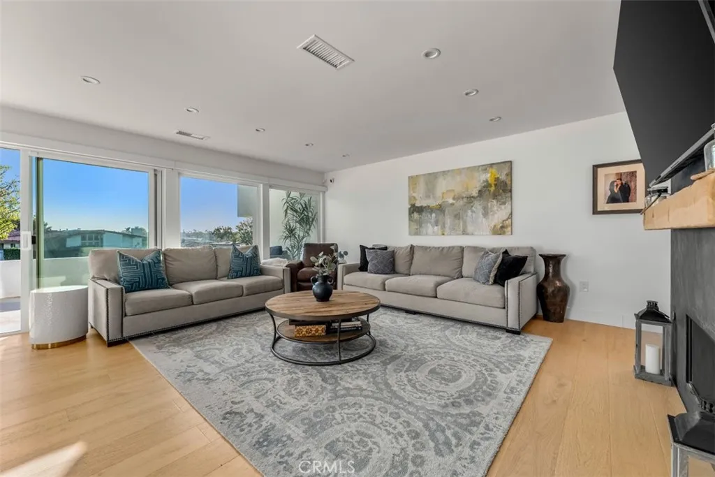 2111 Vista Entrada, Newport Beach, California 92660 home-pic-6