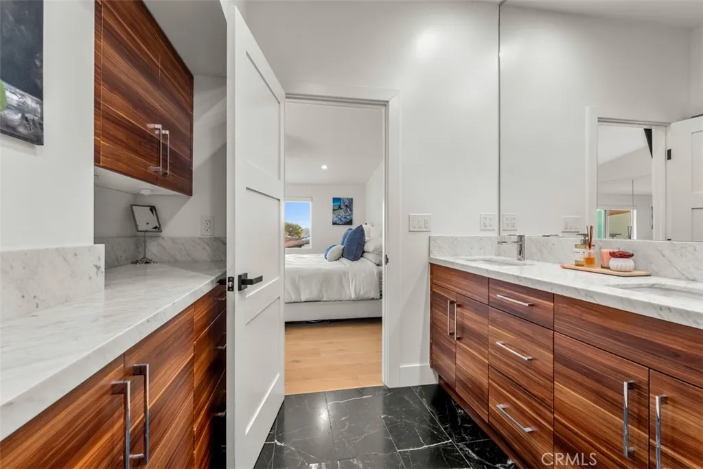 2111 Vista Entrada, Newport Beach, California 92660 home-pic-15