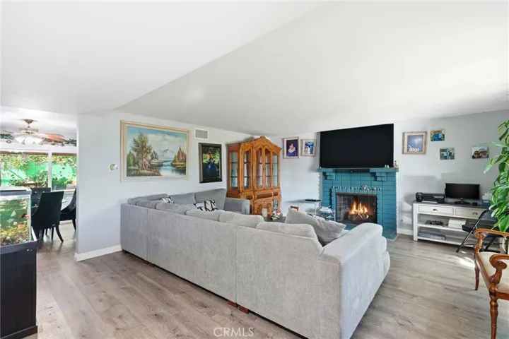 Living Room to Dinning