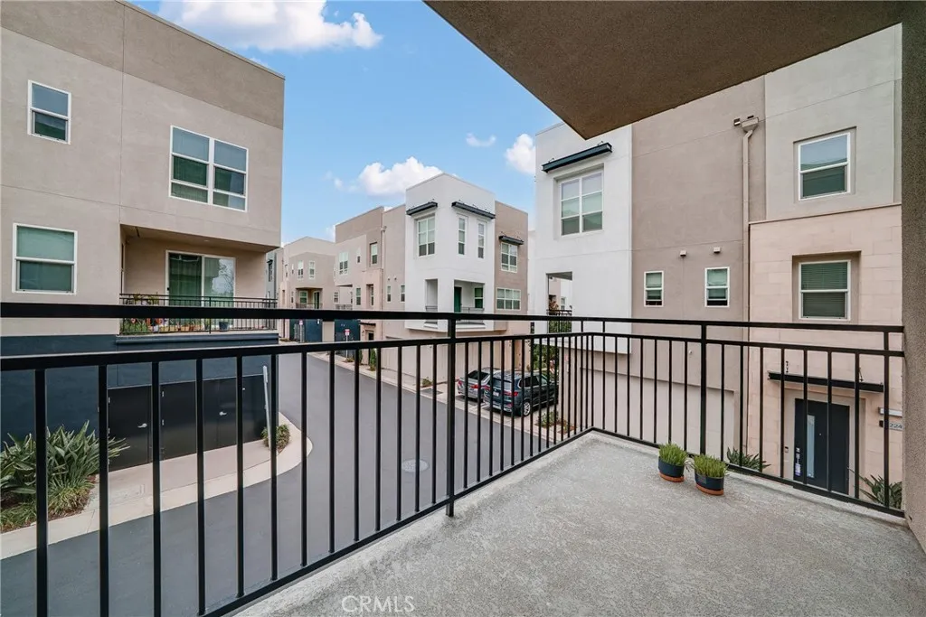 2210 Synergy, Irvine, California 92614 home-pic-23