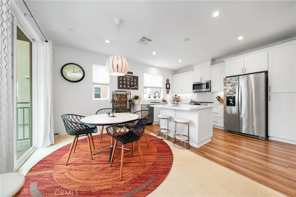 2210 Synergy, Irvine, California 92614 home-pic-14
