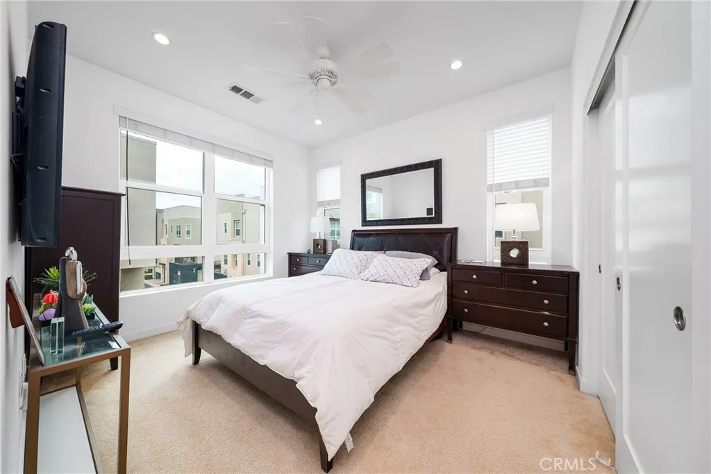 2210 Synergy, Irvine, California 92614 home-pic-19