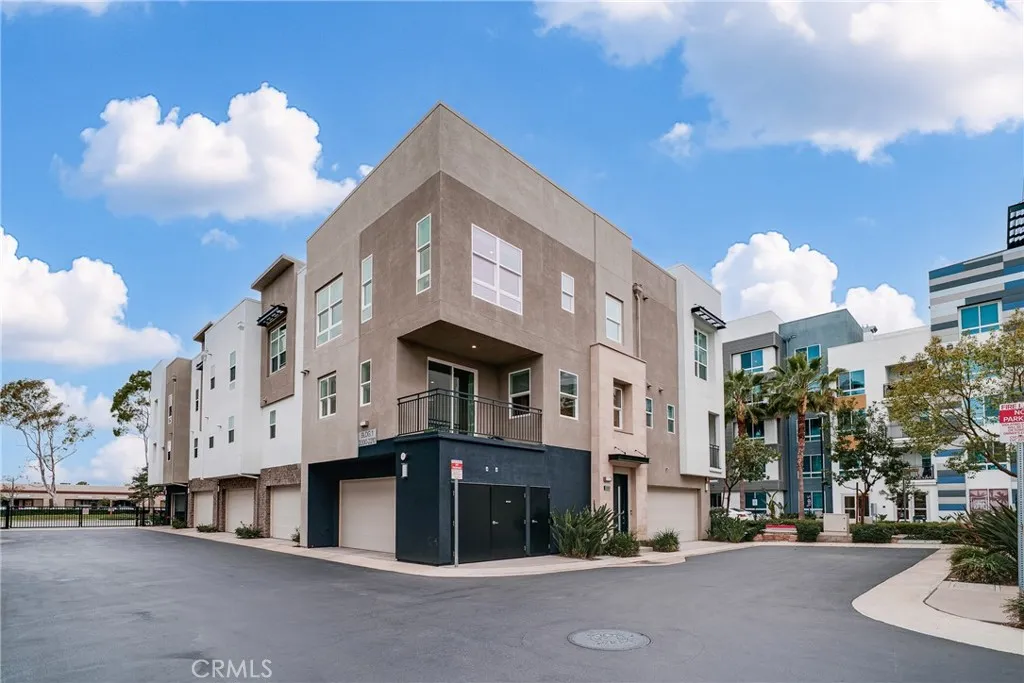 2210 Synergy, Irvine, California 92614 home-pic-3
