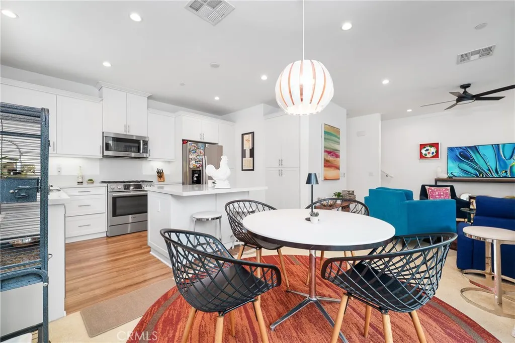 2210 Synergy, Irvine, California 92614 home-pic-13