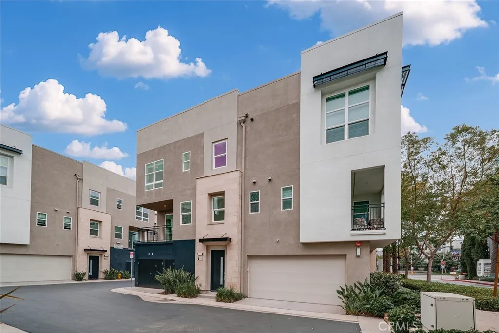2210 Synergy, Irvine, California 92614 home-pic-2