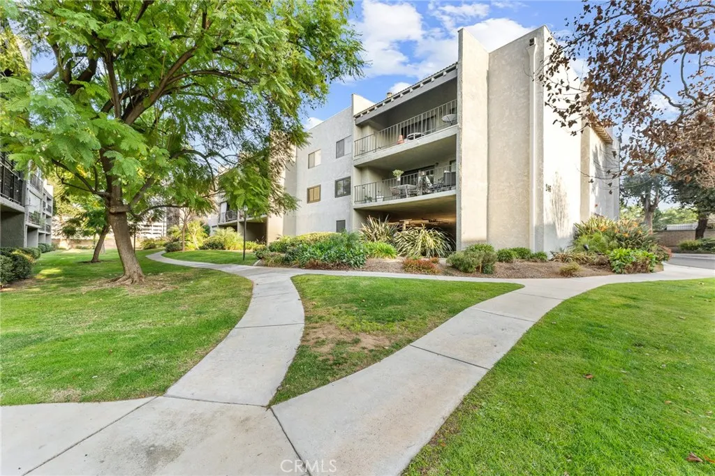 246 E Fern Avenue 109, Redlands, California 92373 home-pic-1
