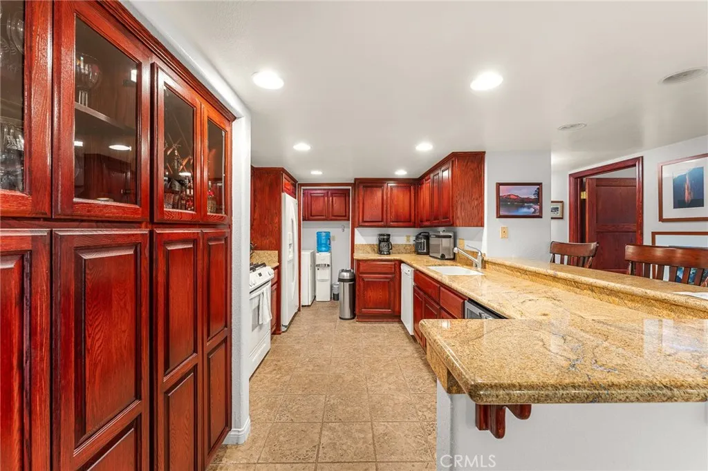 246 E Fern Avenue 109, Redlands, California 92373 home-pic-5