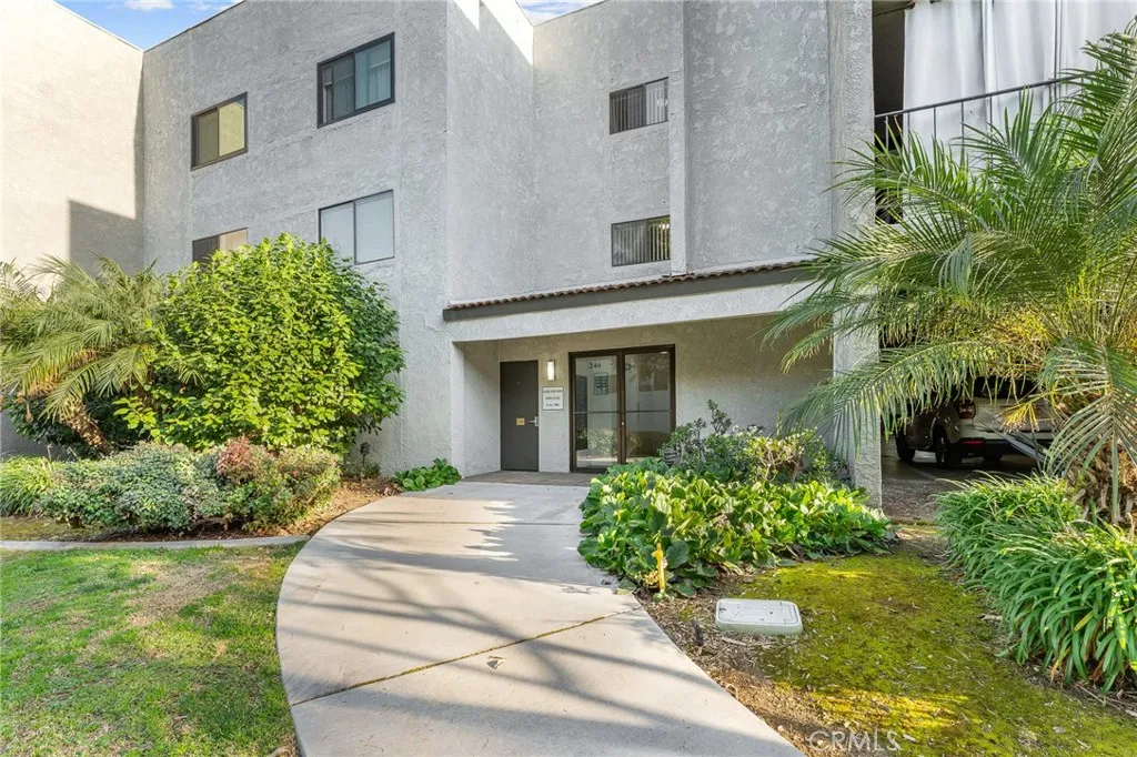 246 E Fern Avenue 109, Redlands, California 92373 home-pic-40